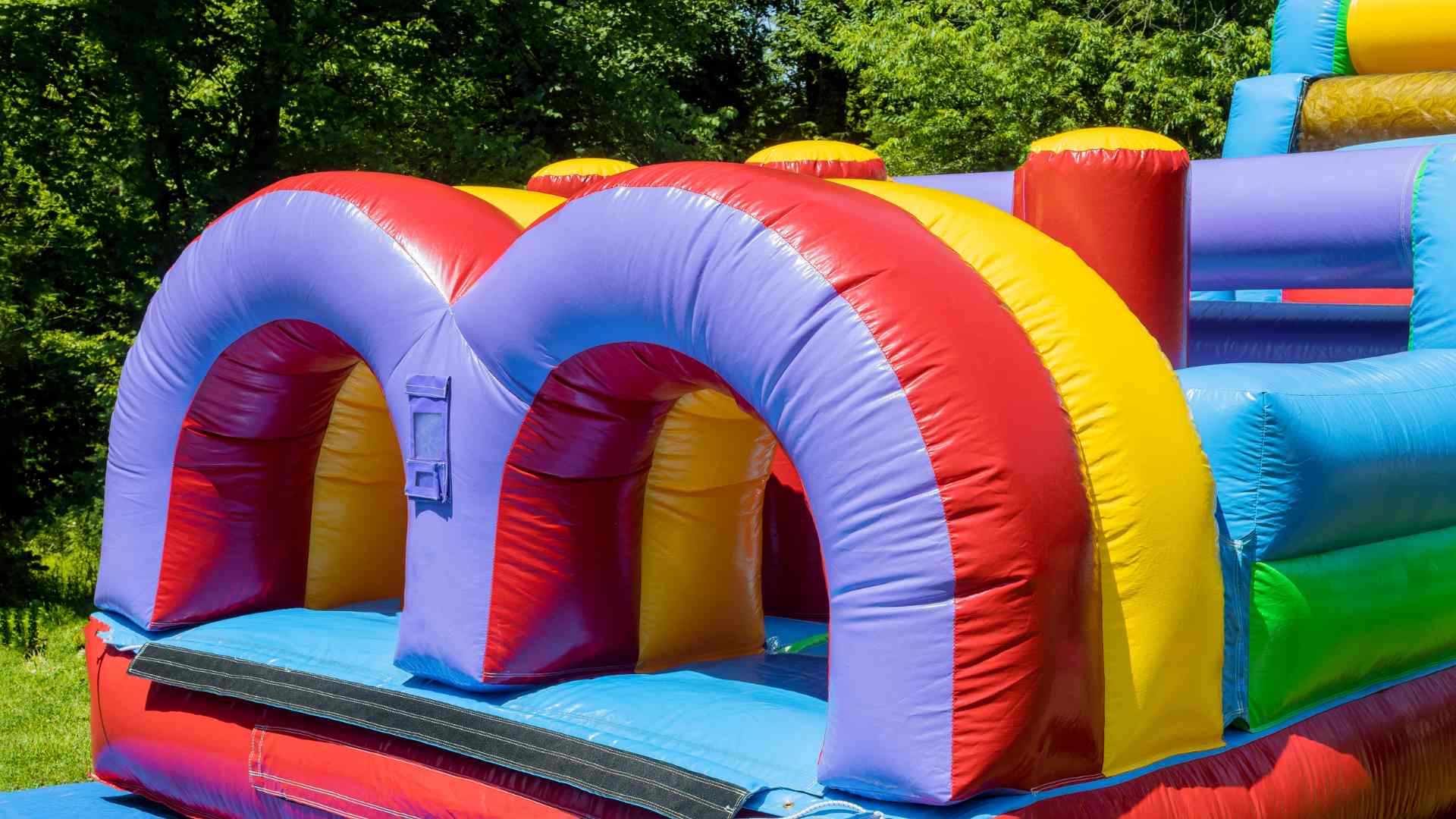 BOUNCE HOUSE